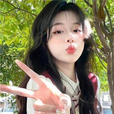 穿普拉达的女王 封面
